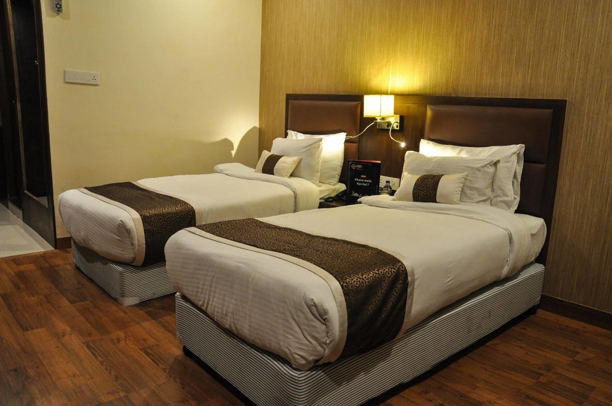 Hotel Casaya Inn Chinhat Exteriör bild